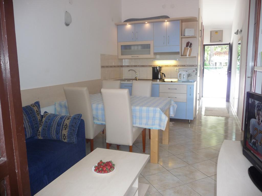 Apartments Lavica Podstrana Habitación foto